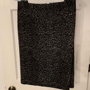 Black and grey printed pencil skirt